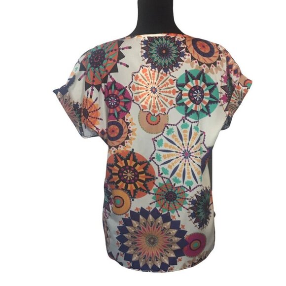 LIVA GIRL Abstract Multicolor Print Cuffed Sleeve Top - Size Large - Picture 3 of 9